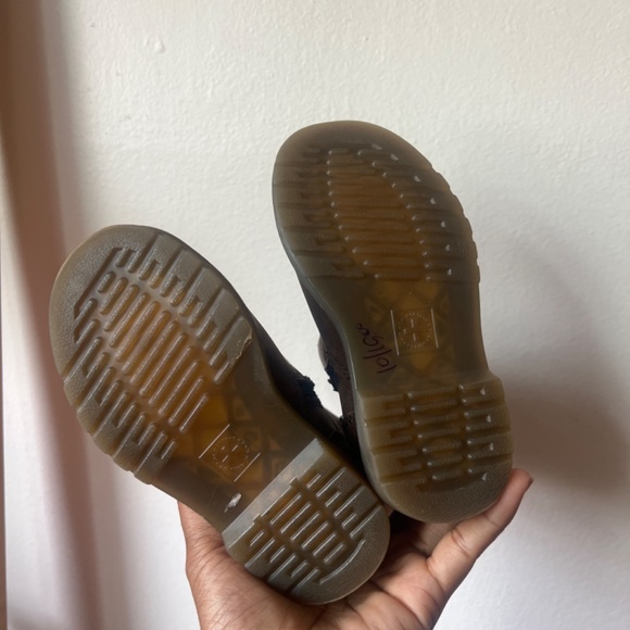 Dr. Martins - Picture 3 of 4